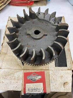 Briggs Stratton 394424 flywheel assembly with aluminum ring gear NOS