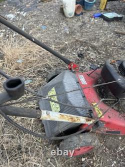 Champion 35 petrol lawnmower with a Briggs & Stratton engine Spares Or Repairs