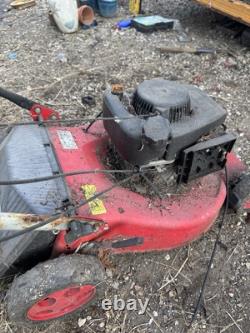 Champion 35 petrol lawnmower with a Briggs & Stratton engine Spares Or Repairs