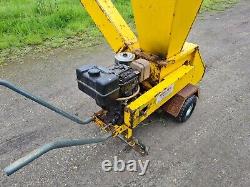 Chipper shredder with petrol engine