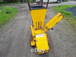 Chipper shredder with petrol engine