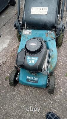 Makita PLM4101 Petrol Lawn Mower With Briggs And Stratton Engine Working