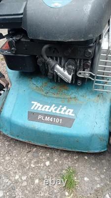 Makita PLM4101 Petrol Lawn Mower With Briggs And Stratton Engine Working