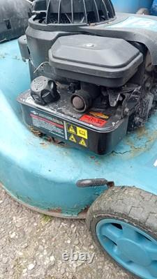 Makita PLM4101 Petrol Lawn Mower With Briggs And Stratton Engine Working
