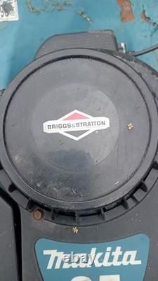 Makita PLM4101 Petrol Lawn Mower With Briggs And Stratton Engine Working