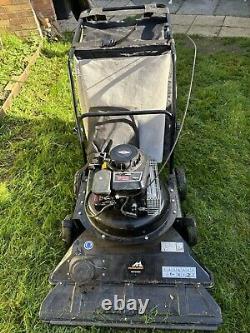 McCullock (made by Briggs and stratton) Petrol Push Along Leaf Vacuum M4076VAC