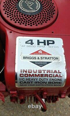 New VTG NOS Briggs & Stratton 4 hp Gas Engine Vertical Shaft 114908-0018-01 NICE
