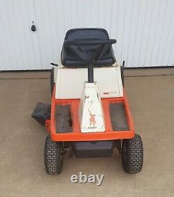 Simplicity Ride Lawn Mower 3108. 8hp Briggs and Stratton Engine. Electric Start