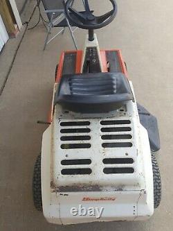 Simplicity Ride Lawn Mower 3108. 8hp Briggs and Stratton Engine. Electric Start