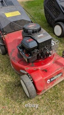 Two Briggs Stratton Classic 35 NG464 And NG464TR