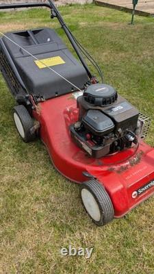 Two Briggs Stratton Classic 35 NG464 And NG464TR