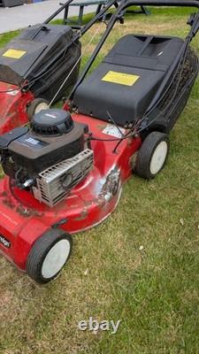 Two Briggs Stratton Classic 35 NG464 And NG464TR