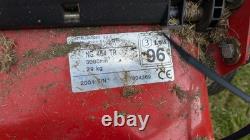 Two Briggs Stratton Classic 35 NG464 And NG464TR