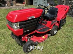 Westwood S130 Ride-On Mower. Briggs & Stratton 13.5 HP, 32 Cutting Deck