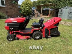 Westwood S130 Ride-On Mower. Briggs & Stratton 13.5 HP, 32 Cutting Deck